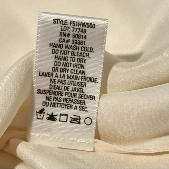 Tahari Sleeveless Blouse 100% silk studded ruffled neck ivory abstract color EUC - Picture 10 of 16